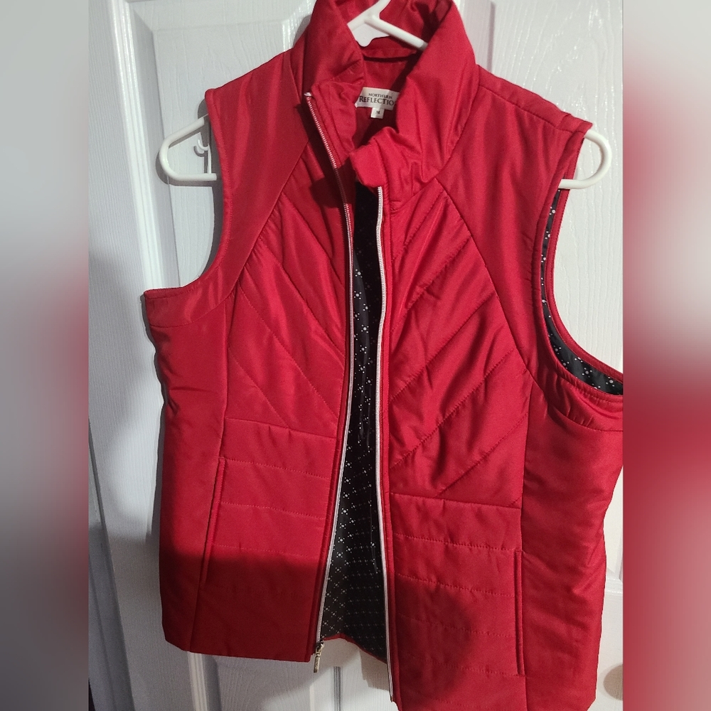 Northern Reflections Quilted Vest Size medium red